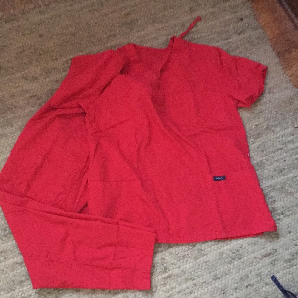 Women’s M Scrub Set red. Dagacci poly cotton blend. Comfortable and flattering